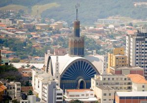 Catedral de Ponta Grossa está aberta para visitas guiadas