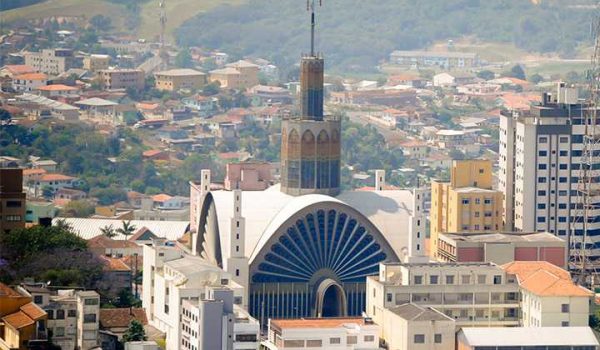 Catedral de Ponta Grossa está aberta para visitas guiadas