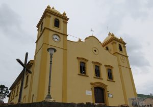 Igrejas católicas permanecem fechadas em Palmeira e Porto Amazonas