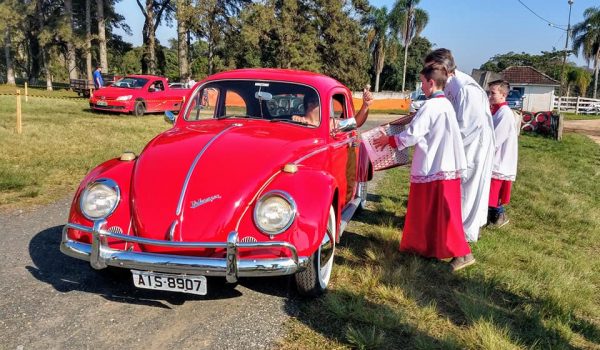 Mais de mil veículos participam da procissão da festa de São Cristóvão