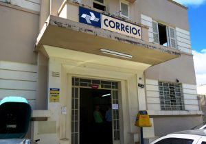 Funcionários dos Correios decidem por greve