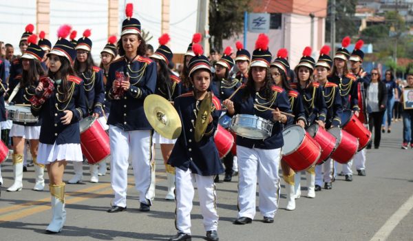 Desfile homenageia bicentenário de Palmeira e Dia da Independência do Brasil