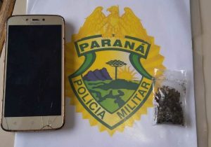 Polícia Militar de Porto Amazonas aborda adolescentes com substância entorpecente