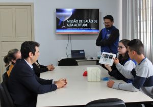 Estudantes de Palmeira desenvolvem projeto com balão meteorológico