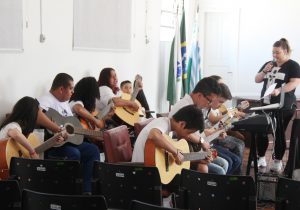 Creas realiza formatura de alunos da Oficina de Violão