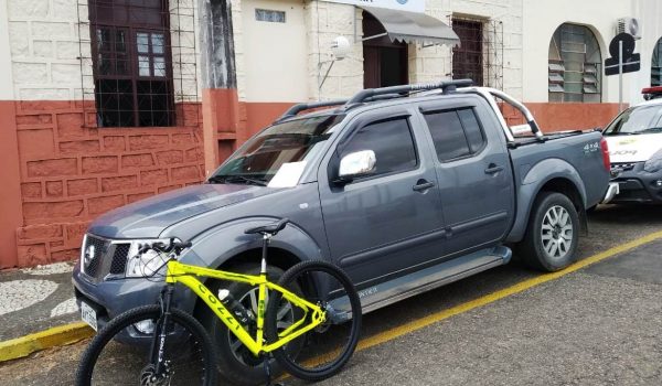 Camionete e bicicleta são recuperadas em Palmeira