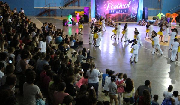 Público prestigia apresentações do 3° Festival de Danças