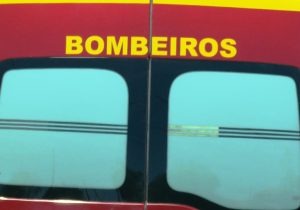 Bombeiros atendem saída de pista com óbito