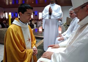 Padre Leandro celebra primeiras missas na Paróquia Nossa Senhora da Conceição