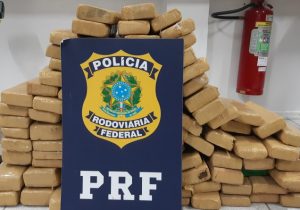 PRF prende três pessoas com 130 quilos de maconha em Ponta Grossa