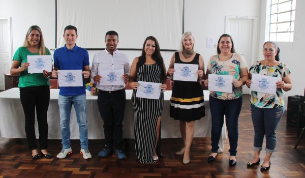 Titulares e suplentes eleitos tomam posse no Conselho Tutelar