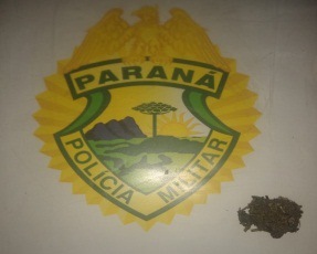 PM aborda homem com droga durante patrulhamento na Vila Rural