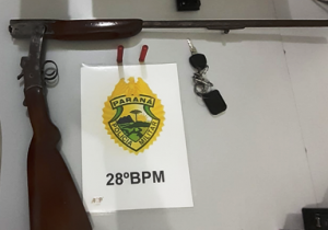 Policia aborda motorista com sinais de embriagues e recolhe arma de fogo e munições