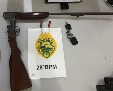 Policia aborda motorista com sinais de embriagues e recolhe arma de fogo e munições