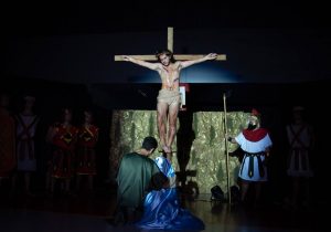 Começam os preparativos para o teatro da Paixão de Cristo