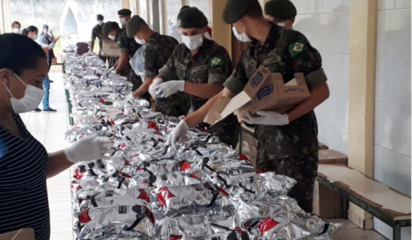 Exército de Palmeira auxilia na distribuição de alimentos para alunos do “Bolsa Família”