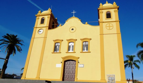 Pároco de Palmeira alerta para idosos acompanharem a missa pela rádio e não ir à Igreja