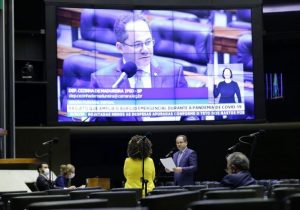 Câmara aprova ampliação de auxílio emergencial para outras categorias