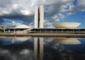 Senado vota nesta semana projeto de lei que limita cobrança de juros no cheque especial e cartão de crédito