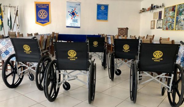 Rotary Club de Palmeira inaugura Banco Ortopédico