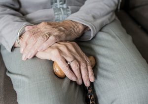 Grupo de idosos com 90 anos ou mais será o próximo a ser vacinado contra a Covid-19 