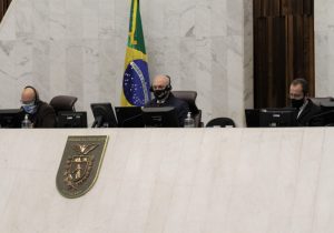 Projeto que proíbe oferta de empréstimos por telefone a aposentados e pensionistas avança na Assembleia