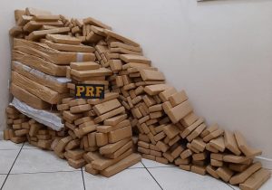 PRF apreende 423 quilos de maconha em Palmeira