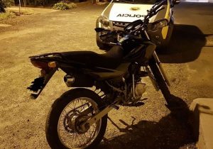 Polícia recupera motocicleta com alerta de furto