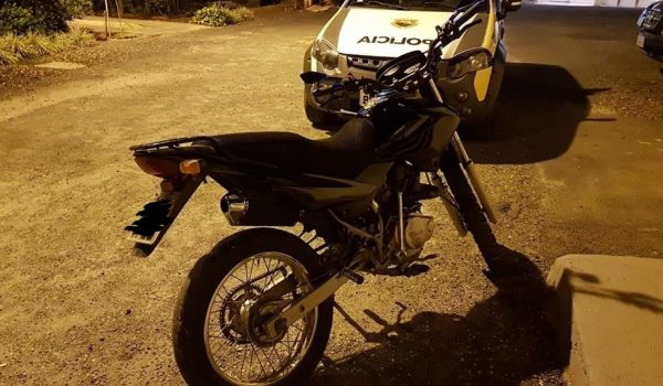 Polícia recupera motocicleta com alerta de furto