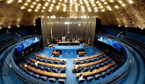 Senado adia votação de MP que altera regras trabalhistas