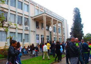 Universidades estaduais adiam vestibulares para o ano que vem