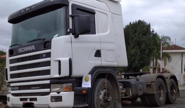 Polícia registra roubo de bitrem carregado de óleo vegetal e recupera cavalinho Scania