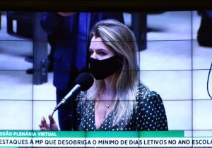 Câmara aprova MP que suspende cumprimento mínimo de dias letivos