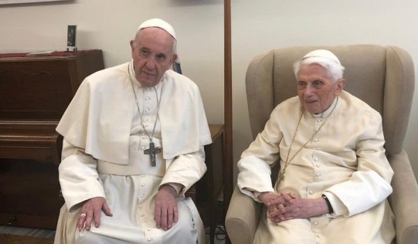 Vaticano: condição de Bento XVI 'não é particularmente preocupante'