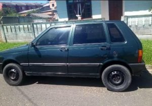 Veículo Fiat Uno é furtado da frente de residência no bairro da Vila Rosa