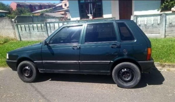 Veículo Fiat Uno é furtado da frente de residência no bairro da Vila Rosa