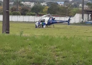 Homem com ferimento por arma de fogo é transportado de helicóptero para Ponta Grossa
