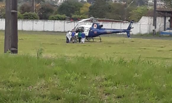 Homem com ferimento por arma de fogo é transportado de helicóptero para Ponta Grossa