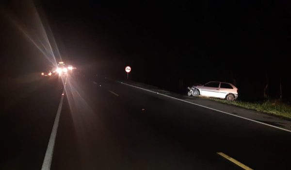 Automóvel com placas de Palmeira se envolve em acidente na BR 277