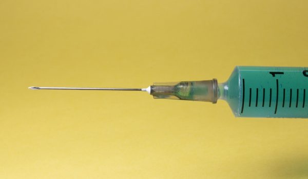 Plano nacional de vacinação contra Covid-19 terá quatro fases