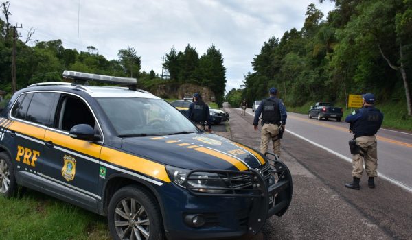 PRF de Ponta Grossa recupera caminhão roubado em Porto Amazonas