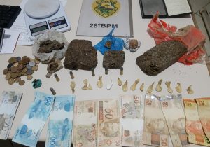 Polícia Militar realiza apreensão de drogas e objetos relacionados ao tráfico em Palmeira