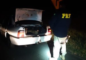 PRF encaminha carro carregado com drogas para a DP de Palmeira