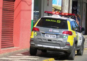 De posse de um canivete homem assaltou um bar e foi detido pela PM