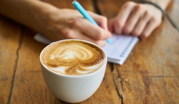 Comerciantes e consumidores comentam sobre aumento no preço do café da manhã