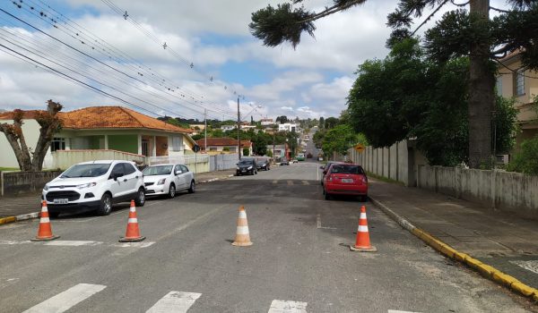 Lombadas são instaladas em duas ruas da cidade