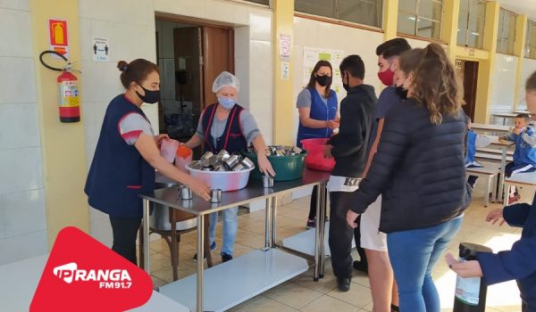 Dia da Merendeira Escolar: Cozinhando com amor e orgulho da profissão