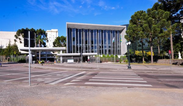 Projeto de reajuste salarial aos servidores deve tramitar na Assembleia Legislativa do Paraná
