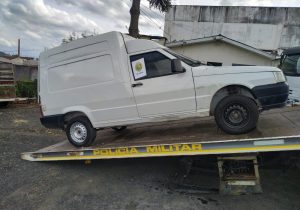 PM localiza Fiorino furtada e dois suspeitos pelo furto