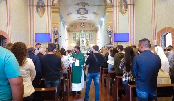 Paróquia realiza Batismo neste domingo na Matriz; no ano já são mais de 200